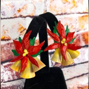 Vintage Poinsettia Shell Screw Back Earrings